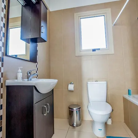 In Sleeps 6 Includes Swimming Pool And Air Con 4 6 Villa