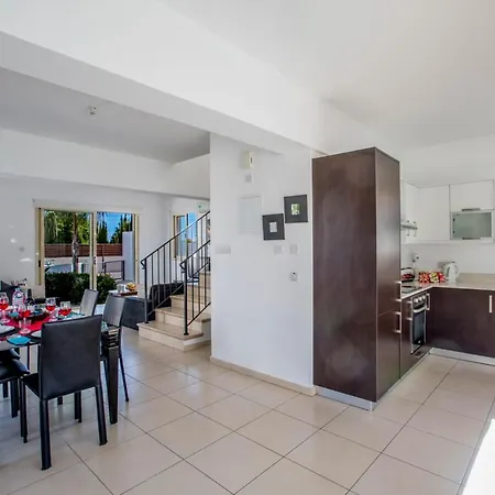 In Sleeps 6 Includes Swimming Pool And Air Con 4 6 Protaras