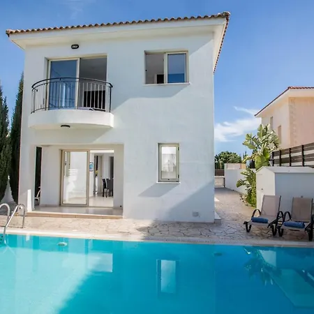 In Sleeps 6 Includes Swimming Pool And Air Con 4 6 Villa *