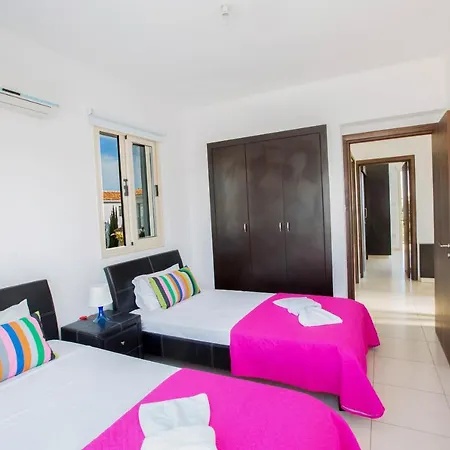 In Sleeps 6 Includes Swimming Pool And Air Con 4 6 * Protaras