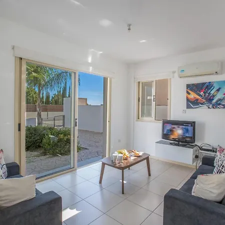 In Sleeps 6 Includes Swimming Pool And Air Con 4 6 *