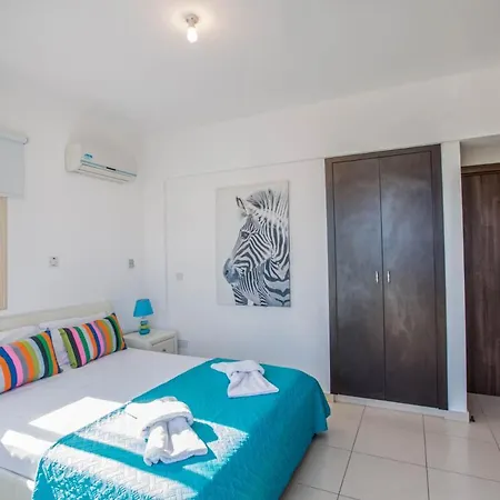 In Sleeps 6 Includes Swimming Pool And Air Con 4 6 * Protaras