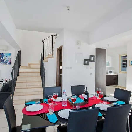 In Sleeps 6 Includes Swimming Pool And Air Con 4 6 Protaras