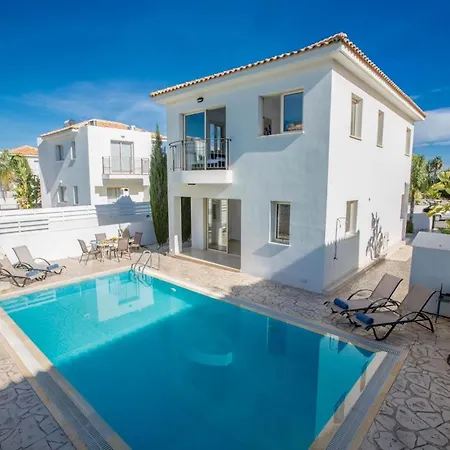 In Sleeps 6 Includes Swimming Pool And Air Con 4 6